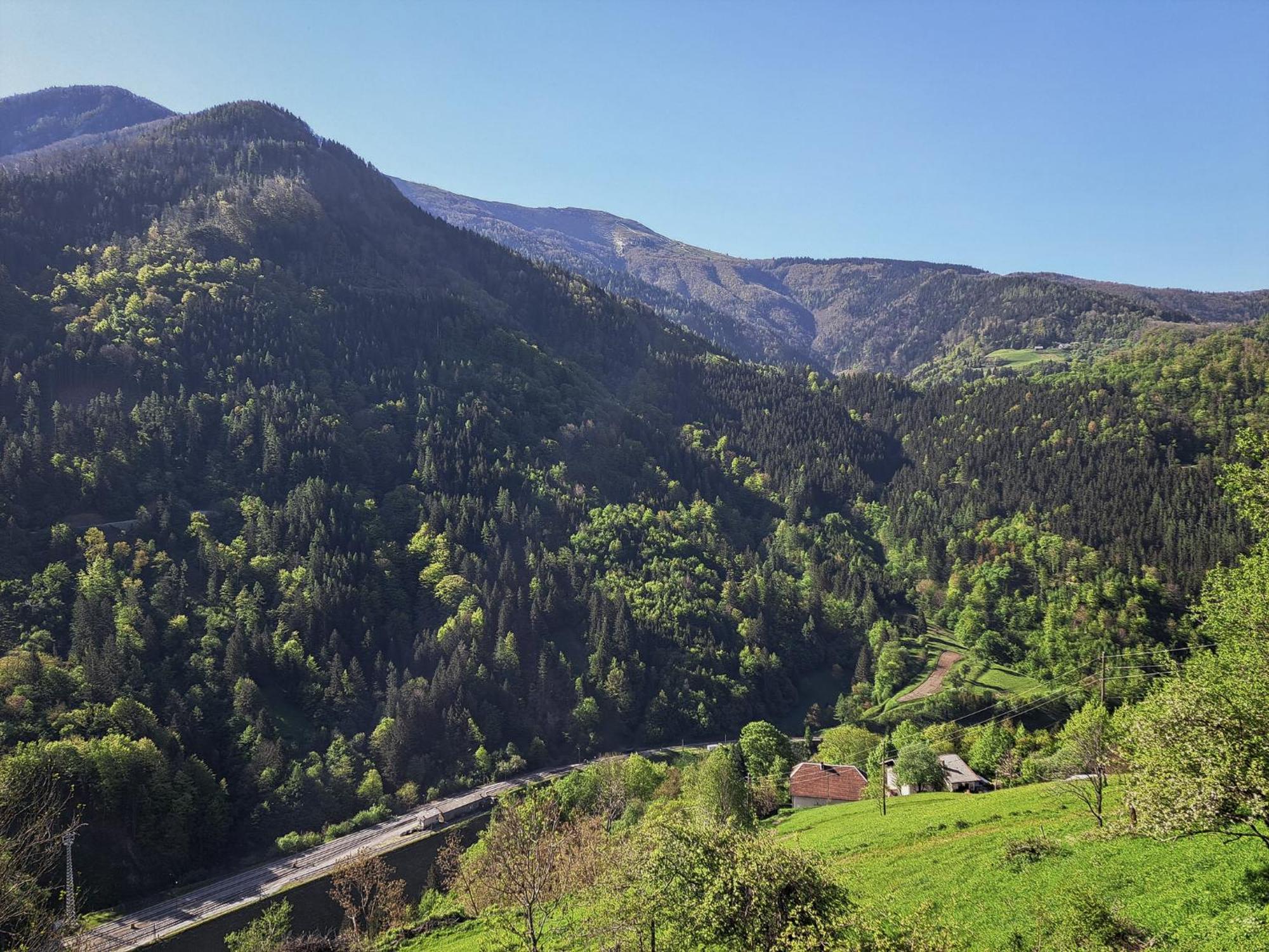 Apartamento Hikers Hut Hisar Podbrdo Exterior foto