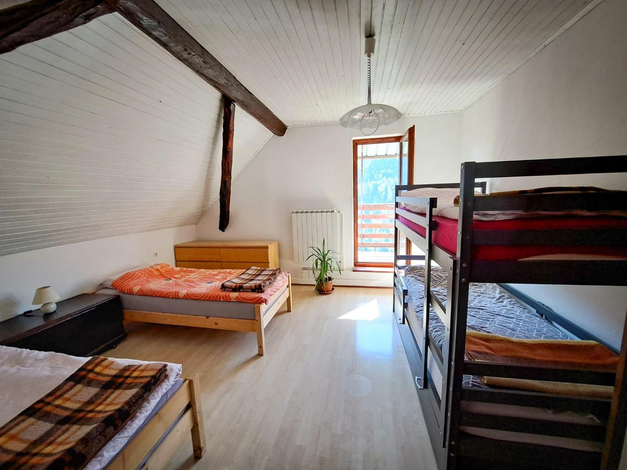 Apartamento Hikers Hut Hisar Podbrdo Exterior foto