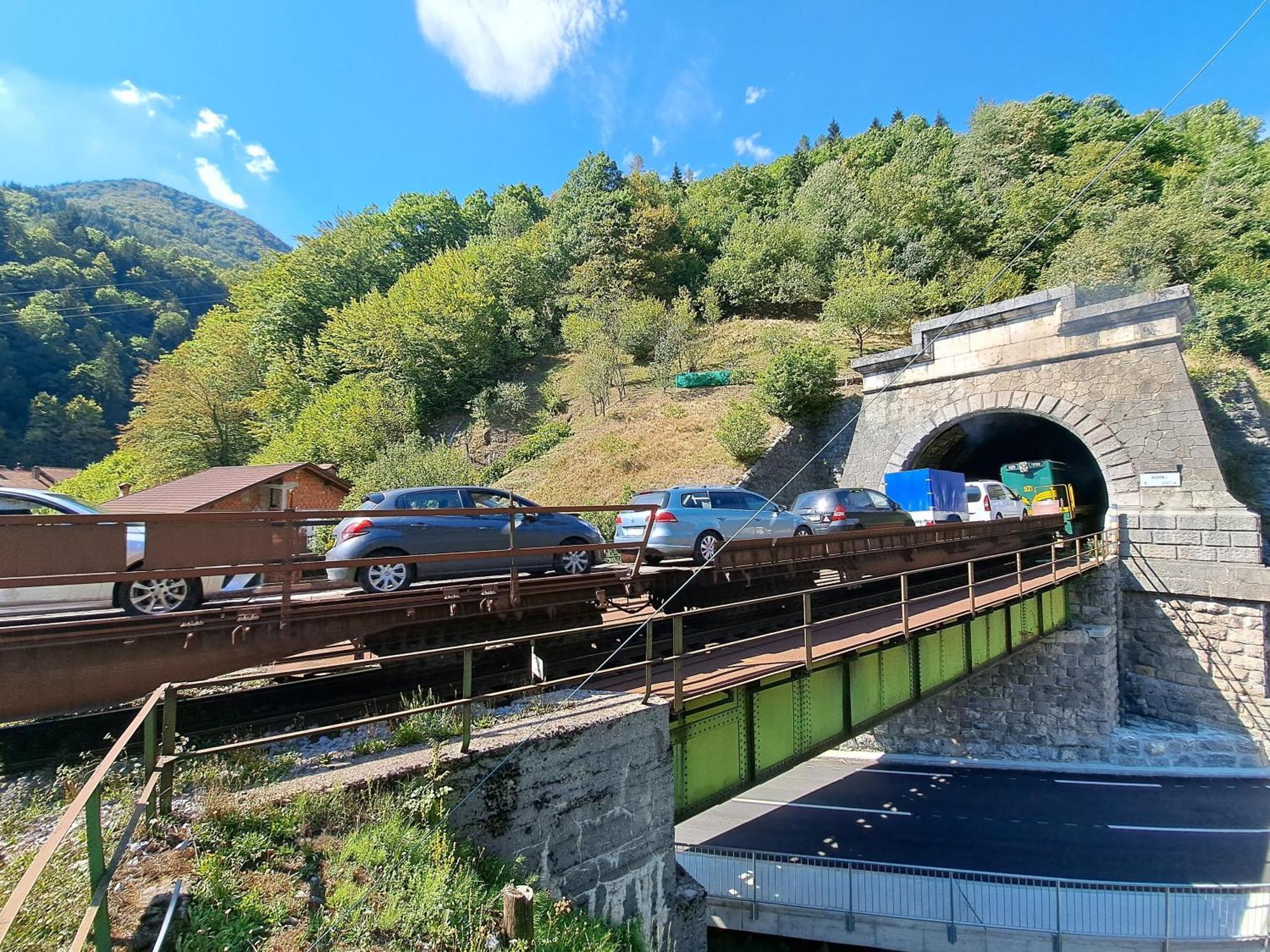Apartamento Hikers Hut Hisar Podbrdo Exterior foto